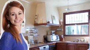 Cette couleur sombre met en avant le mobilier en bois dans la cuisine. Relooker Une Cuisine Rustique Repeindre Les Meubles De Cuisine La Credence Cote Maison