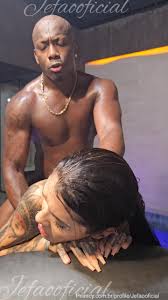 Video Jefão comendo a moreninha da buceta pequena na piscina parte 2 -  Xvideos Putaria