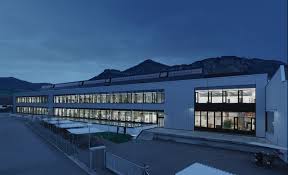 Our specialist custom lighting division has supplied beautiful bespoke lighting to both private and commercial clients worldwide. Zumtobel Group
