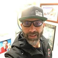 Kelly Roselle's Instagram, Twitter & Facebook