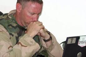 Die ursprüngliche Auffindungshilfe beschrieb dieses Foto wie folgt:  Stützpunkt: Luftwaffenstützpunkt Al Asad Staat: Al Anbar Land: Irak (IRQ)  Szenenkameramacher: LCPL Jonathan T. Spencer, USMC Veröffentlichungsstatus:  Veröffentlicht an die ...