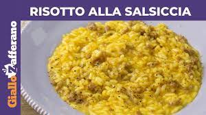 Ottimo da servire per una cena fra amici o per il pranzo della domenica, il risotto allo zafferano e salsiccia conquisterà tutti con la sua cremosità. Risotto Alla Salsiccia E Zafferano Ricetta Facile Youtube