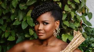 Ted Lasso's Sarah Niles Brought Game-Day Poise and Gilded Glamour to the  2022 Emmys