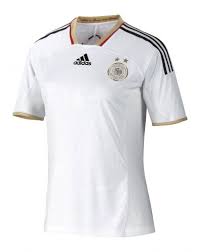 Check out all germany 2021 kits as well as many more historic football shirts from various top teams in the football kit archive. Germany Trikot Historie Football Kit Archive