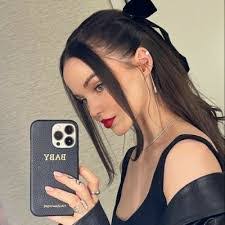 Amy Wild's Instagram, Twitter & Facebook