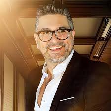 Julian Alaniz's Instagram, Twitter & Facebook