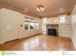 Jaune, gris, rouge, rose, blanche, bleu ou violet, quelle que soit la couleur que vous cherchez, vous la trouverez chez castorama. Salon Confortable Avec La Peinture Interieure De Plafond De Rose Image Stock Image Du Americain Residentiel 57503455
