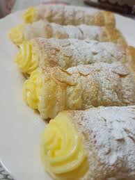 Difficulte Tres Facile Temps 45 Minutes Servir 10 Personnes Ingredients 1 2 Litre De Lait 1 Sachet Creme Patissiere Vanille O Desserts Cooking Recipes Food