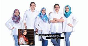 56 years 8 months 15 days profession: Belajar Bersama Di Amerika Datin Seri Shamshida Dedah Perkenalan Awal Bersama Dato Seri Azmin Nona