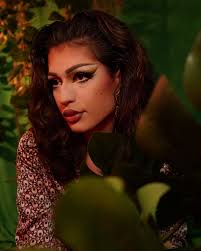 The moment is almost here… Ida Kay meets with Divina Duven