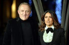 Salma hayek at the mann's national theater in westwood, california johnny depp and salma hayek robert rodriguez directed antonio banderas and salma hayek in the action movie desperado. Salma Hayek Und Ihr Mann Francois Henri Pinault Bei Der Premiere Von Exodus Gods And Kings In London Stuttgarter Nachrichten