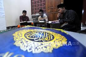 Borak dulu baru buka rtmklik.jpg. Suasana Tadarus Di Berbagai Kota Pada Hari Pertama Ramadhan Republika Online