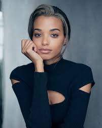 Cary Quinn's Instagram, Twitter & Facebook