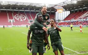Ayrıca silas'ın pasaportunda yazan yaştan 1 yaş büyük ve 1998 doğumlu olduğu da belirtildi. 4 1 Sieg In Mainz Zvw User Wahlen Vfb Sturmer Silas Wamangituka Zum Spieler Des Spiels Vfb Stuttgart Zeitungsverlag Waiblingen