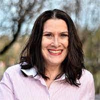 Aileen Oliver's Instagram, Twitter & Facebook