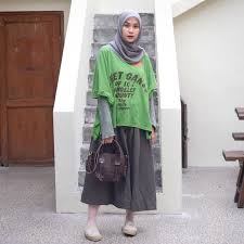 Model hijab zaskia adya mecca 2014 gaya jilbab artis sumber 20 desain baju muslim zaskia adya mecca terbaik dan sumber kumpulanmodelbajumuslim.blogspot.com. Gaya Fashion Zaskia Adya Mecca Dengan Oversized T Shirt Modis Banget Semua Halaman Stylo