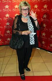 Lorrae desmond was born on october 2, 1932 in mittagong, new south wales, australia as beryl hunt. Demic4kqqpk86m