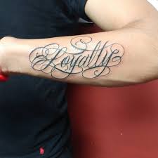 55 Schone Loyalitat Tattoo Designs Und Bedeutungen Courage Honor 2018 In 2020 Loyalty Tattoo Tattoo Designs Tattoos