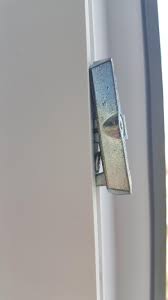 Daha çok soğuk havalarda farkına varılan bir durum olarak pvc kilit mekanizmalarında yaz ve kış modları yer alır. Pvc Kapi Ve Pencere Ayari Nasil Yapilir