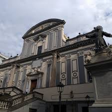 Statua di san gaetano is named after the saint of the same name, who in fact is one of fifty four patrons of the city! Piazza San Gaetano Pendino Napoli Campania