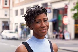 Many women find short hair not very feminine, and they are far from the truth. How To Curl Short Hair Try This Quick And Easy Tutorial