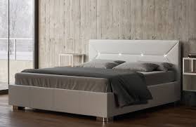 Possibilità di giroletto con piedini alti o con ampio box contenitore. Letto Matrimoniale Bianco Con Rete Contenitore E Testiera Led