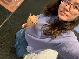 Melissa Hecker's Instagram, Twitter & Facebook