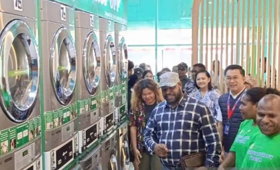 YPMAK Dukung Pengusaha Papua Merintis Laundry Koin Pertama di Mimika