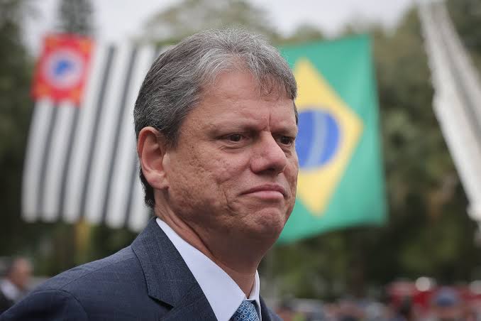 Tarcísio de Freitas comenta sanções contra PCC