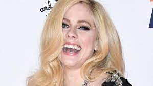 Almost time for my new music, are you ready? Avril Lavigne Neuer Freund In Diesen Kollegen Soll Sie Sich Verliebt Haben