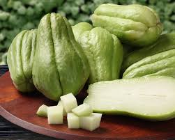 Khusus bagi anda yang tidak bisa mengakses atau membeli lontong jadi silahkan buat sendiri dengan metode pembuatan memakai rice cooker. Resep Lontong Sayur Labu Siam Mudah Bergizi Dan Tentunya Sehat Semua Halaman Intisari