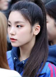 glory rivera adli kullanicinin ミ itzy 彡 panosundaki pin anne