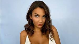 Se vuoi ricevere tutti i video con testo dei maggiori successi del. Elettra Lamborghini The Serious Loss I Have No Peace In This Period Ruetir