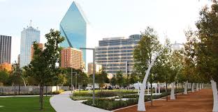 Food Trucks Line Up During The Day Next To Klyde Warren Park In Downtown  Dallas Stock Photo - Alamy