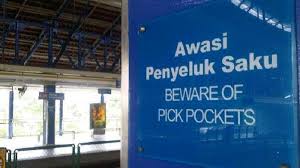 Indonesia dan malaysia terkenal serumpun lebih karena kemiripan kedua bahasa nasionalnya. Indonesia Sebut Hantu Pocong Malaysia Bilang Hantu Bungkus Ini Perbedaan Bahasa Kedua Negara Pos Belitung