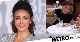 Michelle keegan gave fans a glimpse of her toned abs on sunday as she showed off her glossy new locks following a trip to the hair salon. Michelle Keegan Is All Of Us In Dry January She Gives Up Eight Days Eminetra New Zealand