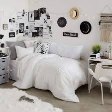 33 Dorm Room Ideas For Guys Taken From Pinterest Beautiful Dorm Room Ideas For Guys Beautiful Dorm Guys Small Room Bedroom White Rooms Dorm Room Decor