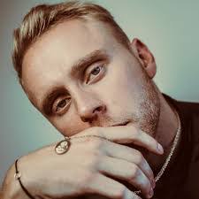 Adam Guess's Instagram, Twitter & Facebook