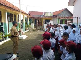 Sedangkan pesan adalah istilah menyampaikan permintaan, amanat, saran kritik. Pesan Sekolah Selama Siswa Belajar Di Rumah Halaman 1 Kompasiana Com