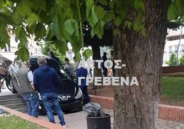 Πλατεια ελευθεριασ 216 rapid test με 3 θετικά (1.39%) αφορούν σε 1 άνδρα και 2 γυναίκες με διάμεση ηλικία τα 36 έτη 52. Grebena Aytokinhto Katebhke Ta Skalia Sthn Kentrikh Plateia Eikones Prwinos Logos Kozanh