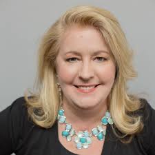 Elizabeth Naylor's Instagram, Twitter & Facebook