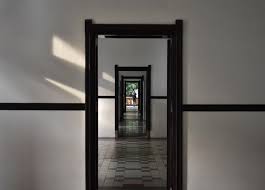 Objek wisata tersebut adalah lawang sewu. Melipir Santai Ke Lawang Sewu Yuk Piknik