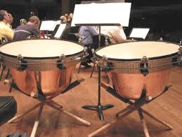 Beberapa contoh alat musik ini misalnya drum, marakas, simbal, tamborin, timpani, triangle, konga, timpani, kastanyet, rebana, tifa, dan kendang. 8 Contoh Alat Musik Ritmis Tradisional Indozone Id