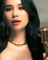 Geraldine Jennings's Instagram, Twitter & Facebook