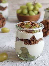 Dessertglaschen Mit Quark Cookies Und Weintrauben Kitchensplace Rezept Weintrauben Rezept Dessert Im Glas Rezepte