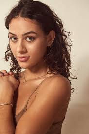 Daphne Dumas's Instagram, Twitter & Facebook