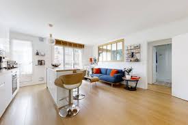 Acheter un appartement à paris, c'est s'offrir un quartier et adhérer à son ambiance, pour profiter au quotidien de son atmosphère particulière. Acheter Appartement Ancien A Renover Rive Gauche A Paris 6eme Century 21 Assas Raspail