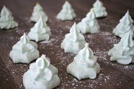 Recette Les Sapins De Noel En Meringue Blog Cuisine Maman En 2020 Recettes Noel Meringue Comment Faire Des Meringues