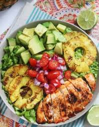 Salade Poulet Avocat Tomate Echalote Ananas Citron Avec Images Idee Salade Salade Poulet Recettes De Cuisine