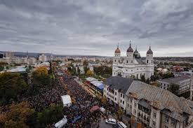 Doi ani mai tarziu, in biserica a fost adusa, de la biserica trei ierarhi, racla cu moastele sfintei cuvioase parascheva, ocrotitoarea moldovei, la a carei sarbatoare. Catedrala MitropolitanÄƒ A Moldovei È™i Bucovinei 1833 Din IaÈ™i Planiada